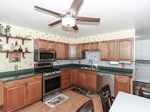 5th image of 419 Robinhood Dr