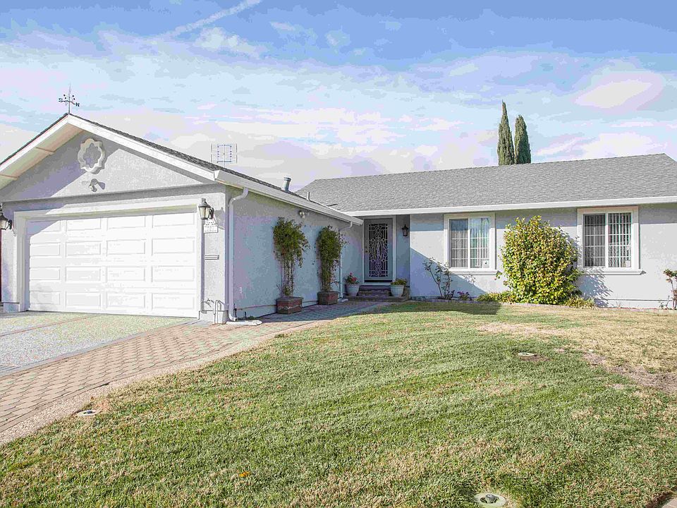 1st image of 721 Stardust Ln