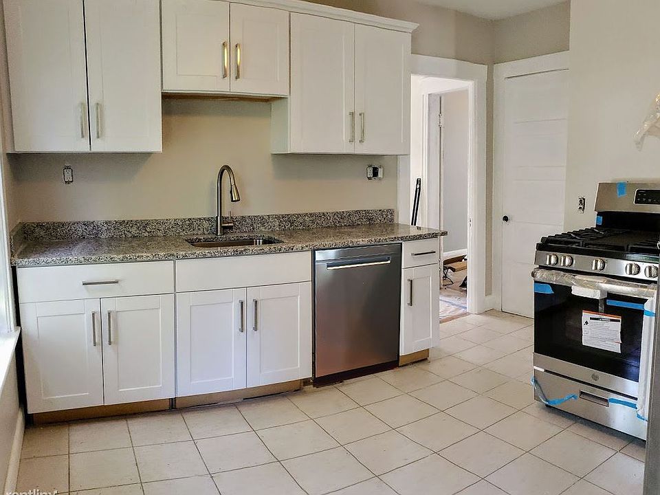 10 Mortimer Pl. Somerville Building Photo 1