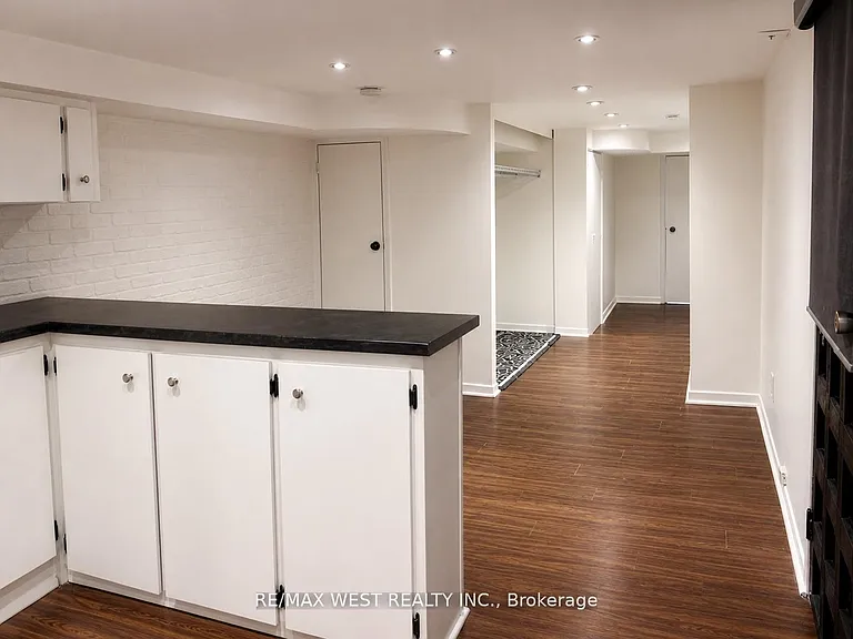 84 Mackenzie Cres #BASEMENT — Photo 6