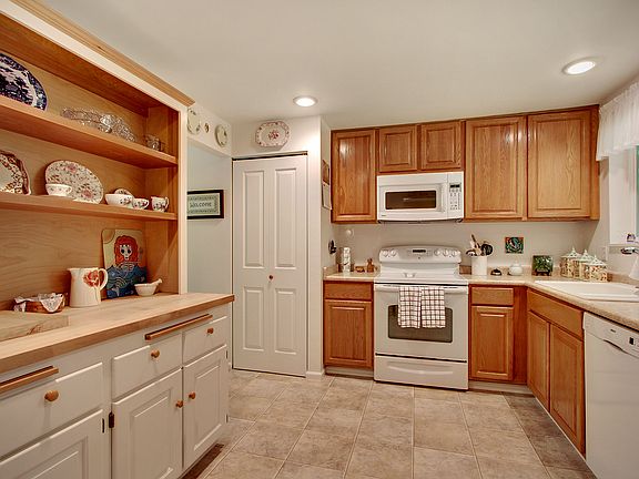 4th image of 21324 SE 3rd St