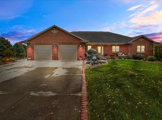 22150 Stone Bridge Rd, Monticello, IA 52310