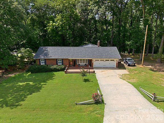 2nd image of 305 Heritage Cir