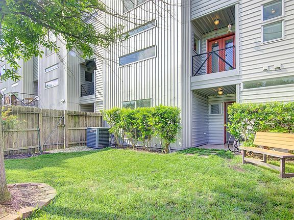 Large backyard to bbq and hangout!