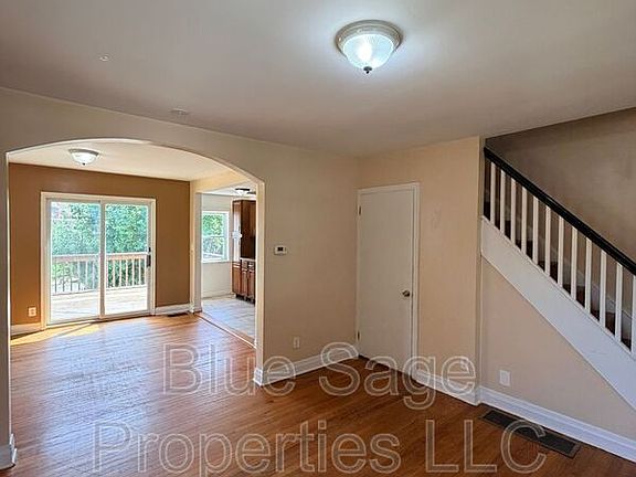 3rd image of 601 Littlecroft Rd