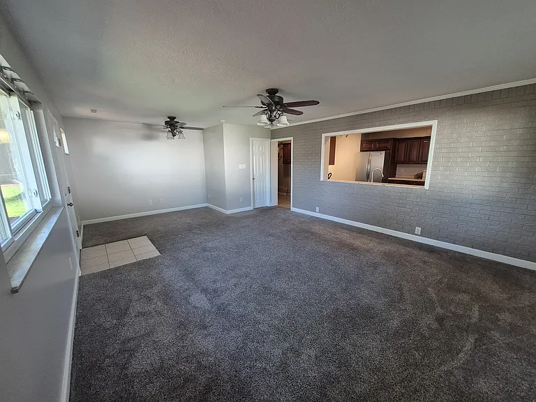 1704 Hawthorne Dr — Photo 17