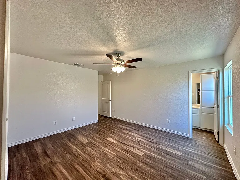 213 Dolphin Dr — Photo 23