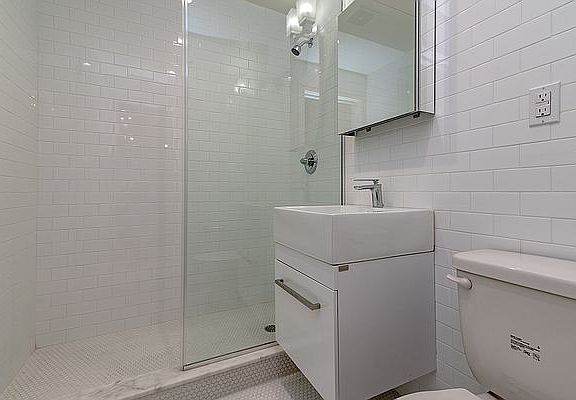 4th image of 1075 Greene Ave #309