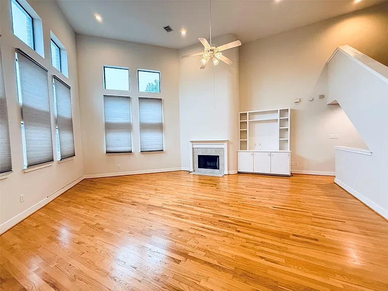 9813 Cynthia Ann Ct — Photo 22