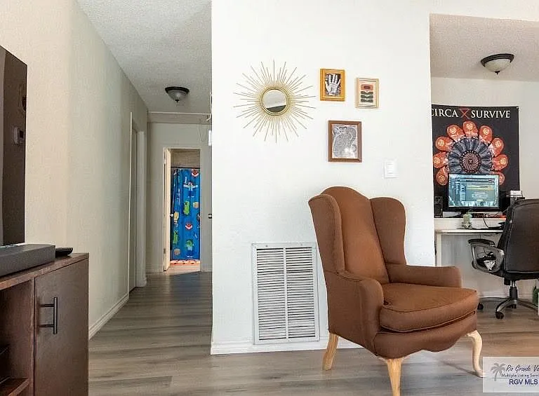 1809 S Williams Ln — Photo 8