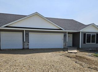 906 Katelyn Cir, Montgomery, MN 56069