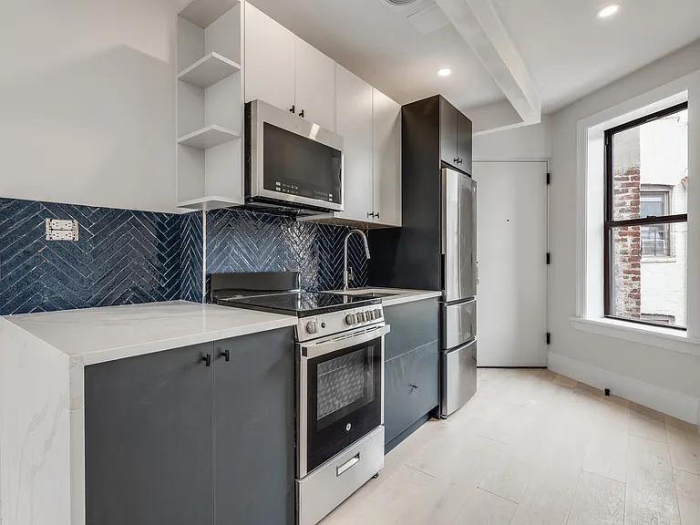 14 Bedford St #12A — Photo 2