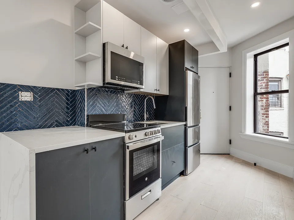14 Bedford St #9