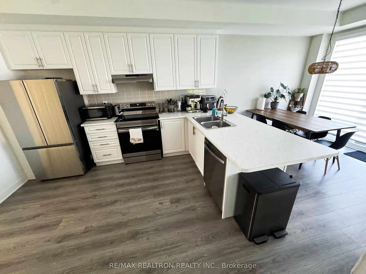 3 bed, $2,700 — Photo 2