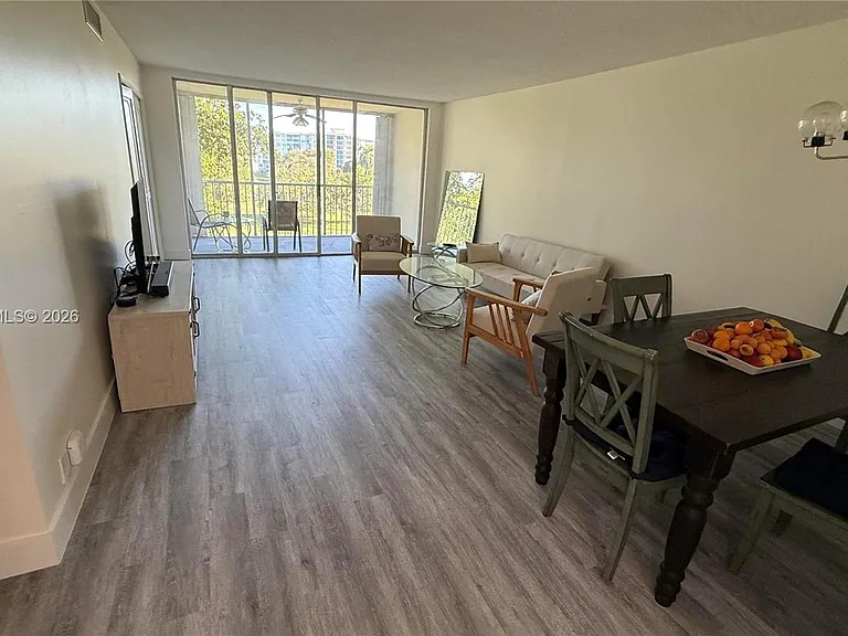 2901 S Palm Aire Dr #408 — Photo 10