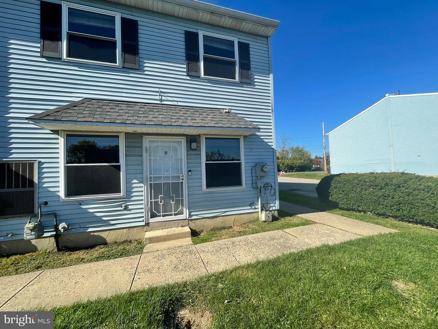 2 bed, 1.0 bath, 925 sqft, $1,900 — Photo 2