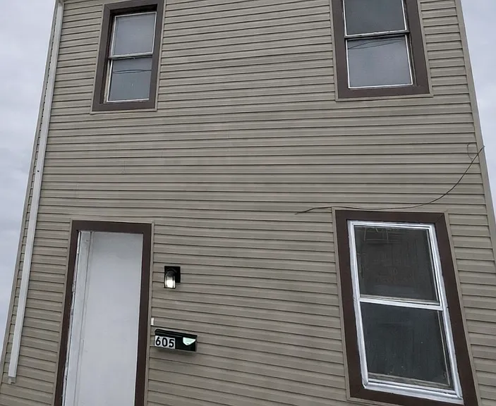 609 Dauphin St — Photo 7