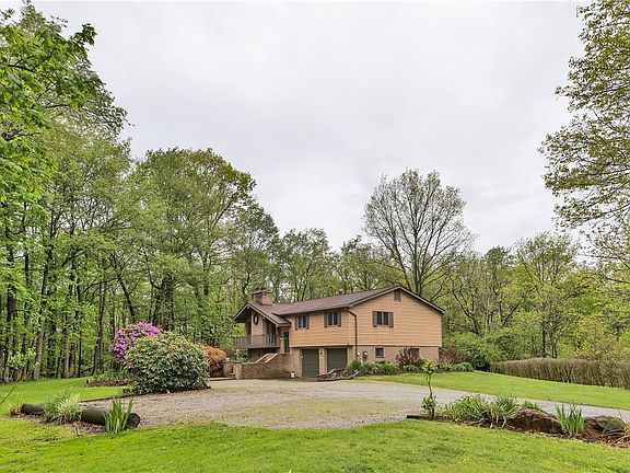 3rd image of 318 Hines Ln