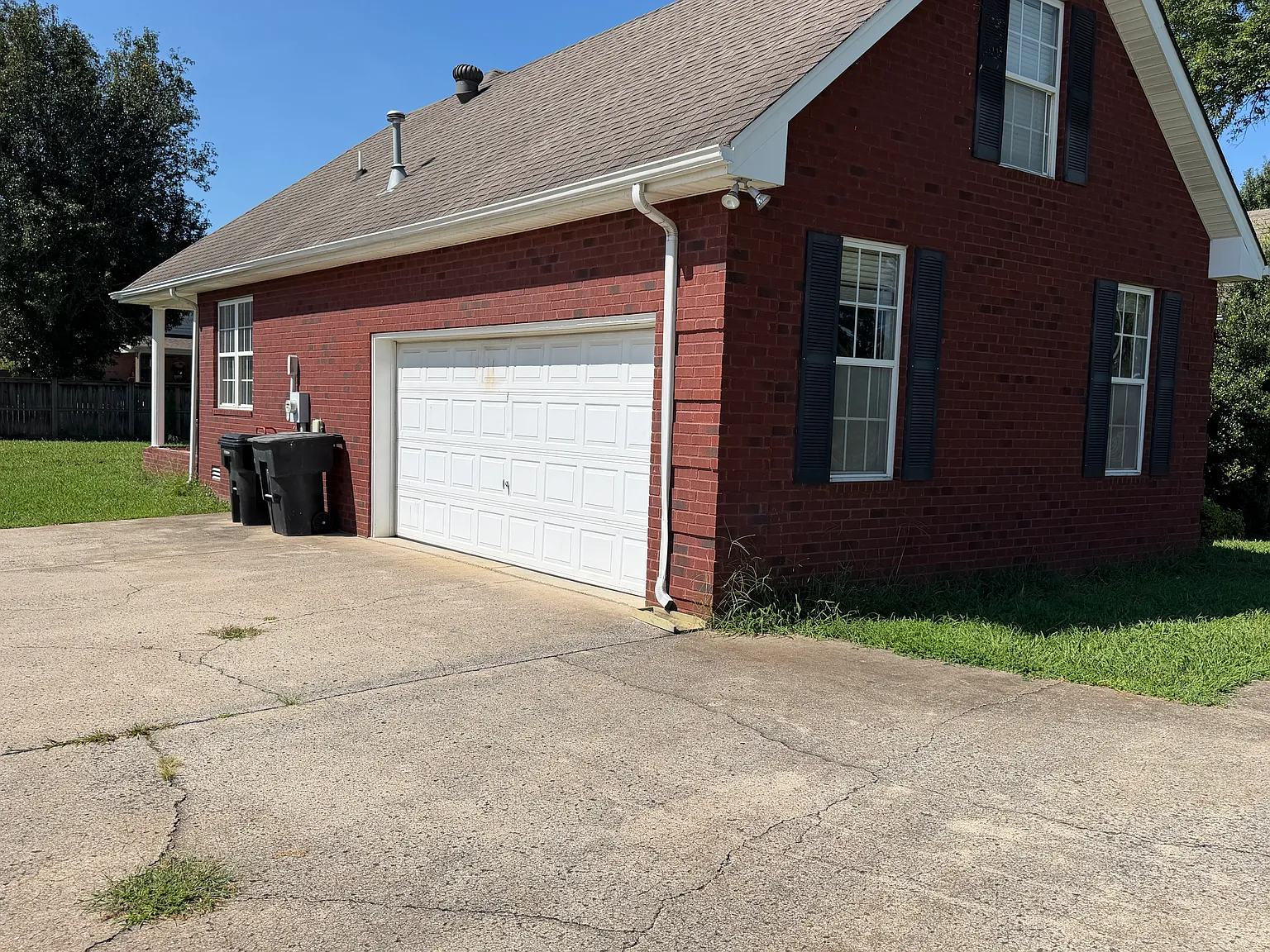 3 bed, 1888 sqft, $2,200 — Photo 2
