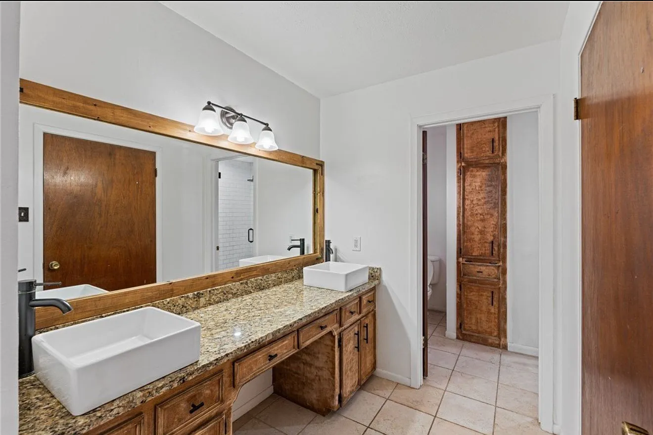 3 bed, 1986 sqft, $2,200 — Photo 4