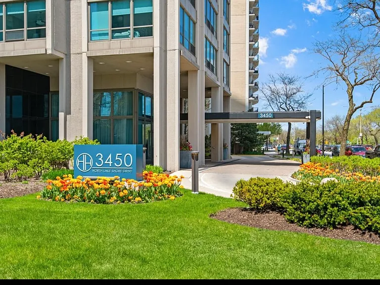 3440 N Lakeshore Dr #2001 — Photo 9