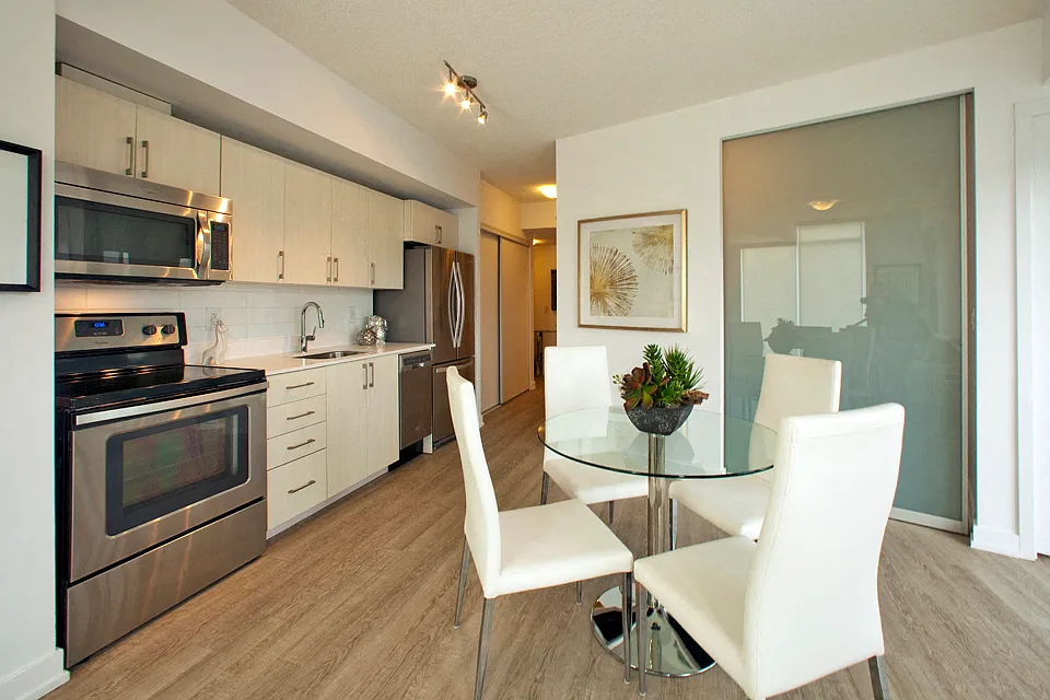 BEACHHill Apartments — Photo 4