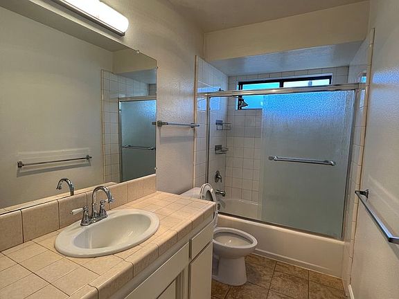 4th image of 860 Boysen Ave #1