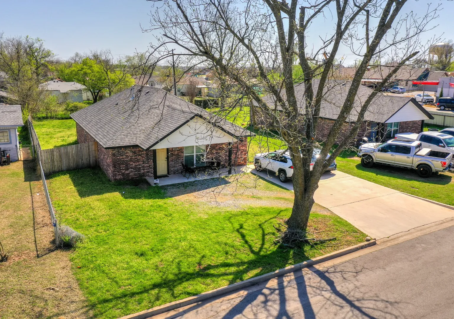 4 Bedroom, 4 Bathroom in Shawnee! — Photo 3