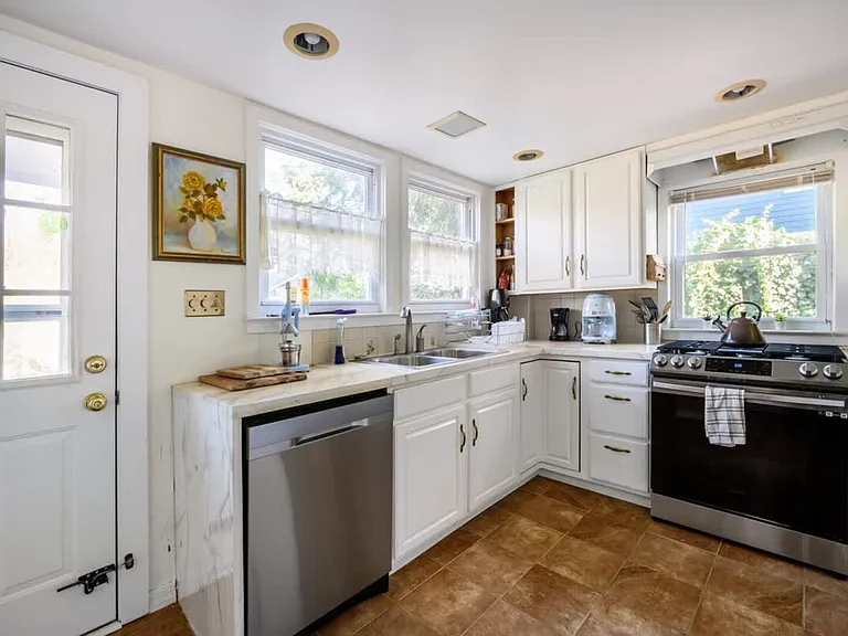 River Dr — Photo 17