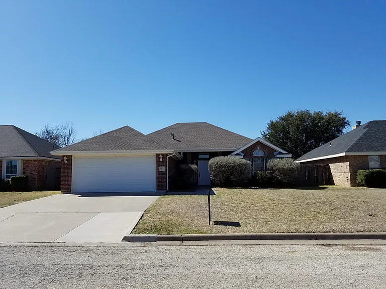 3926 Duke Ln — Photo 1