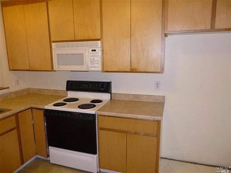 2nd image of 2362 Whitecliff Ct