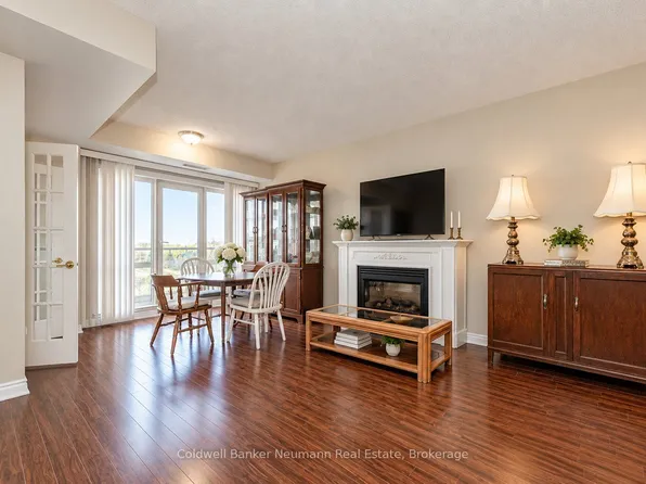 60 Old Mill Rd #409, Oakville, ON L6J 7V9