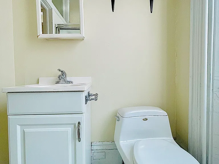 111 College St #1C — Photo 18