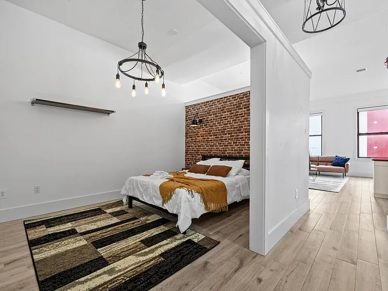 300 Hoyt Realty Inc — Photo 20