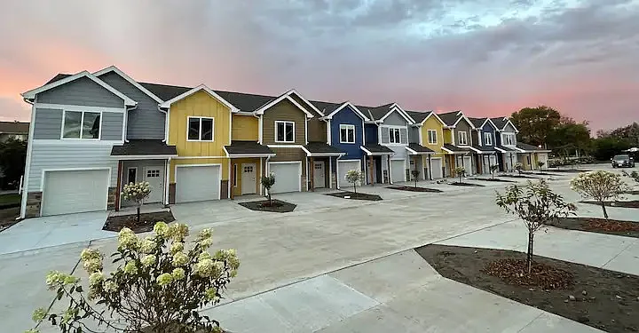 Black Squirrel Flats Townhomes - 11 — Photo 4