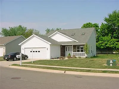 106 Whispering Blvd photo 1