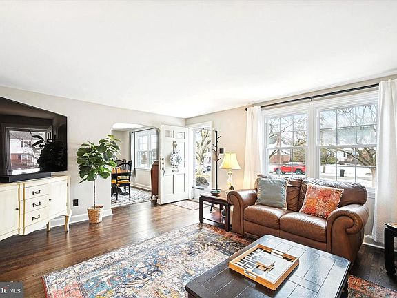 4th image of 224 Farnham Rd