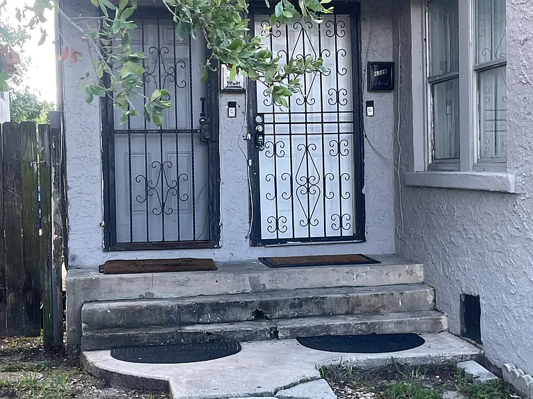 6338 NW 4th Ave #L — Photo 2