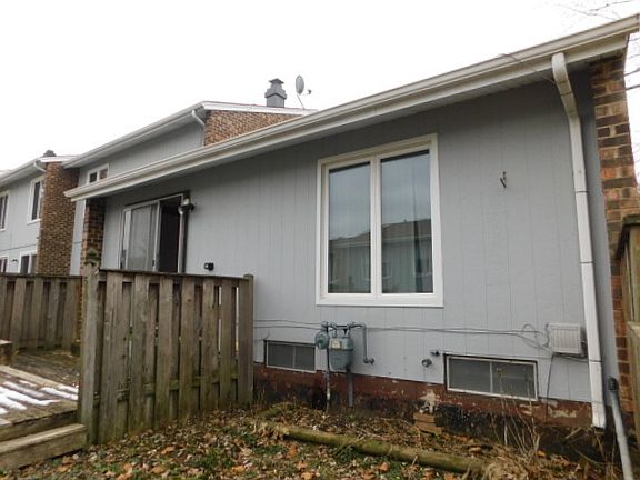 4th image of 233 Applewood Ln
