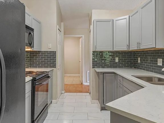 5th image of 3645 Oakdale Cir APT 201