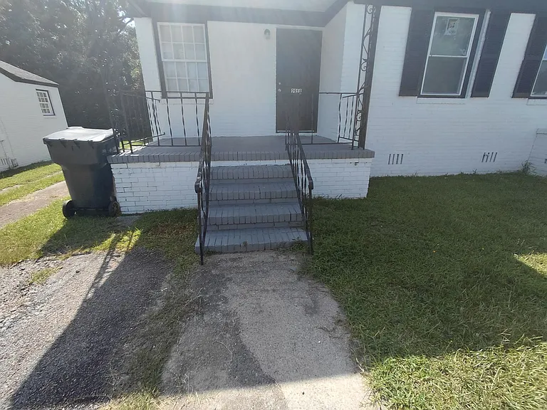 2918 Jackson St — Photo 1