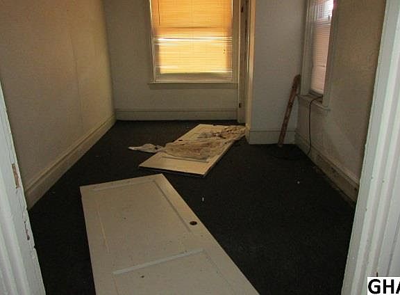 2nd image of 1850 Park St