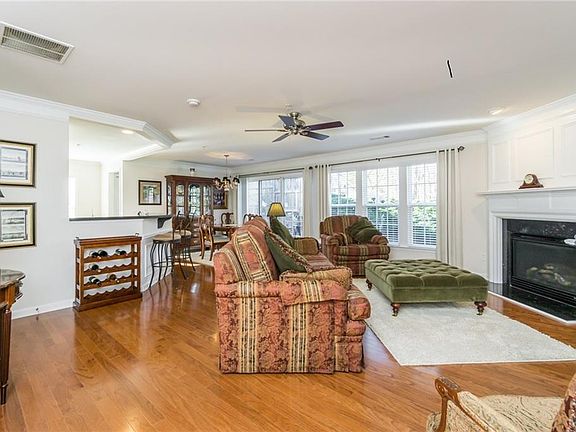 3rd image of 253 Balaban Cir