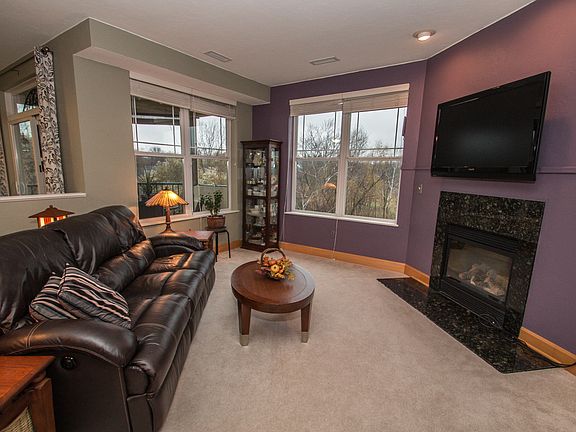 Living Rm with Gas Fireplace