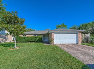 442 Redway Ln, Webster, TX 77598