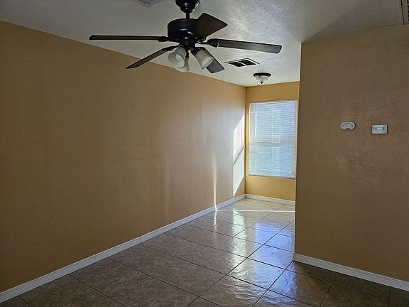 4th image of 2238 E Polk St #10