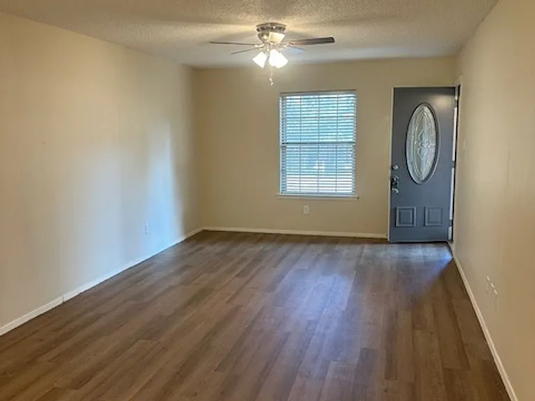 809 Georgia Ln — Photo 5