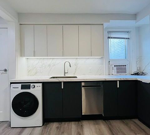 2nd image of 2961 Lakeshore Rd W #2