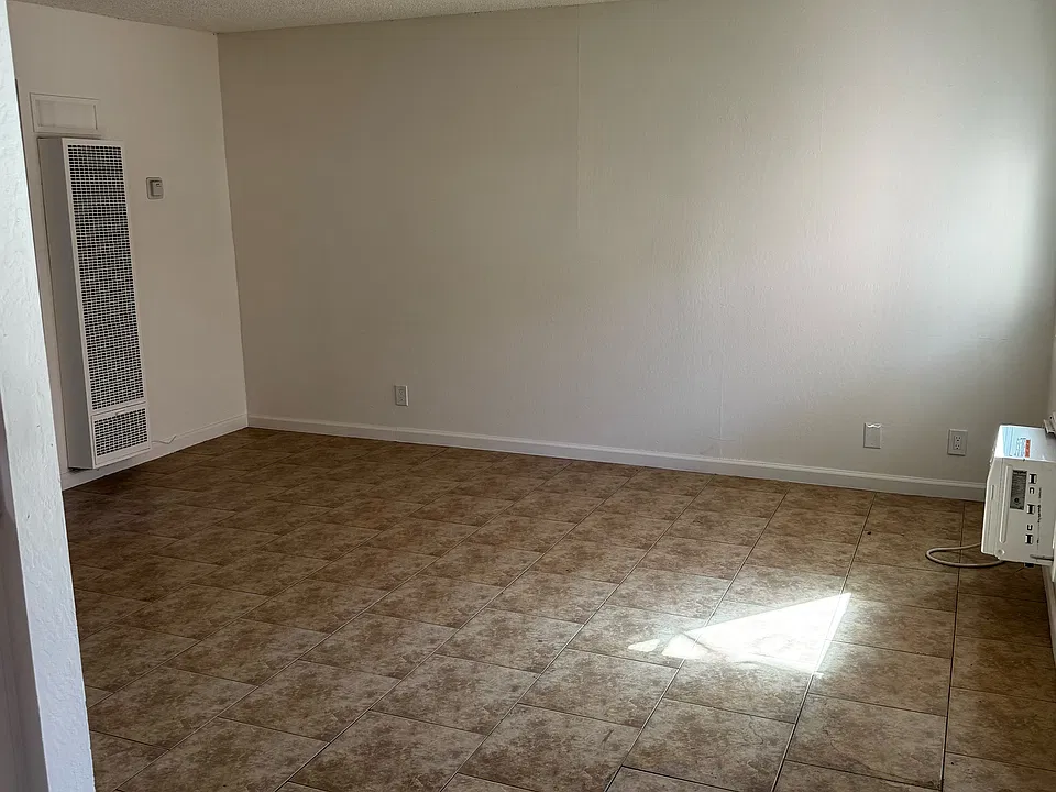 140 E Orangeburg Ave #8