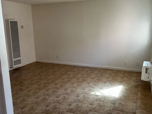 140 E Orangeburg Ave APT 8, Modesto, CA 95350
